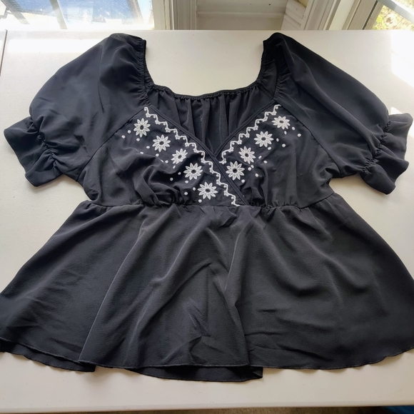 SHEIN Curve Embroidered Tunic 3XL Floral Black White Womens Plus Size - Picture 4 of 9